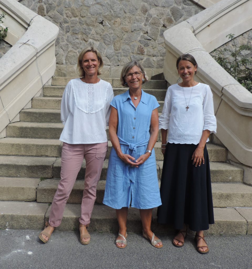 De gauche à droite : Séverine de Kerros, Bénédicte de Boussineau, Sophie-Marie Drouineau