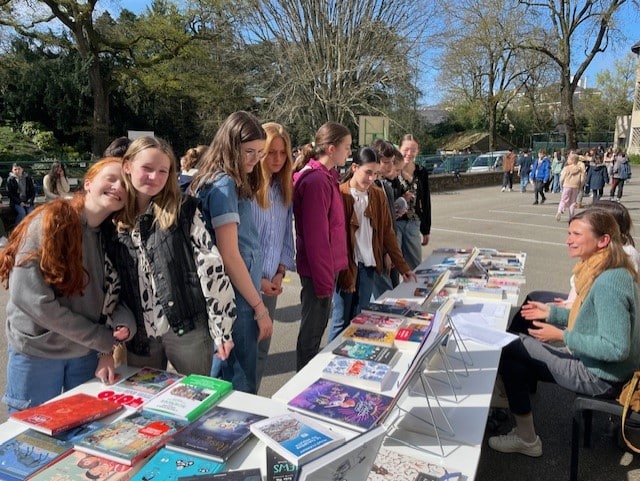 Lire la suite à propos de l’article “Librairie au collège” sous le soleil