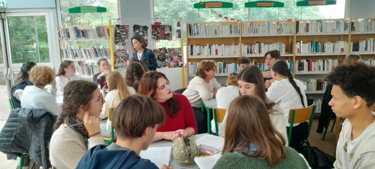 Lire la suite à propos de l’article Rencontre ERASMUS franco-espagnole et intergénérationnelle à l’Externat – Lycée