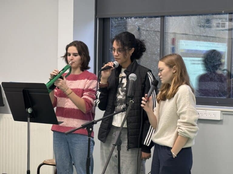 Lire la suite à propos de l’article Portes ouvertes : les élèves de l’option musique en pleine lumière