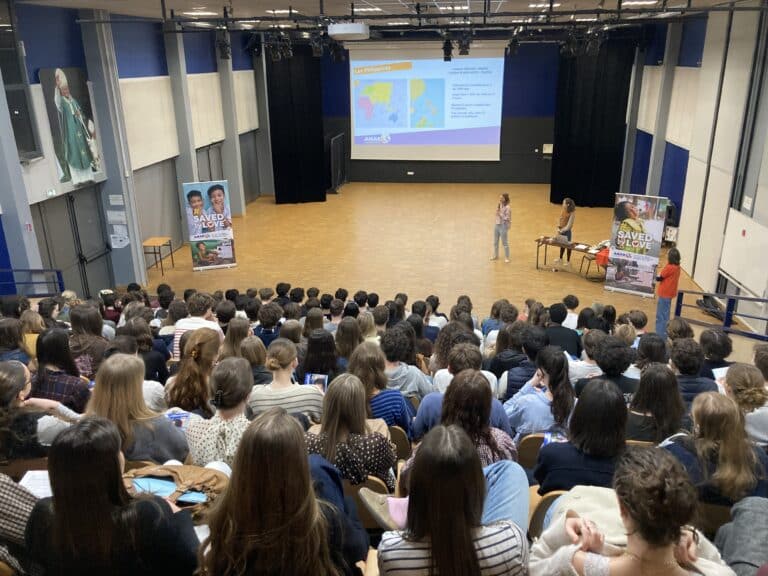 Lire la suite à propos de l’article Temps fort de pastorale des terminales : Anak tnk “Saved by Love”, une rencontre sous le signe de la compassion.